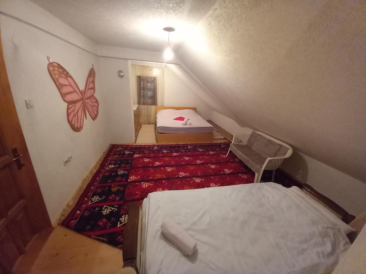 Little Village Apartment